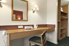 Days Inn by Wyndham Abington M74