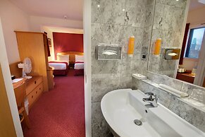 Waterloo Hub Hotel & Suites