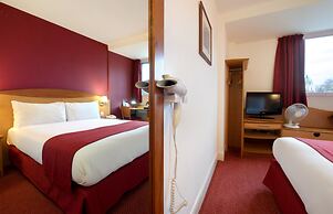 Waterloo Hub Hotel & Suites