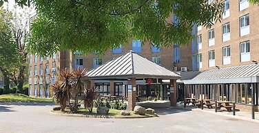 Waterloo Hub Hotel & Suites