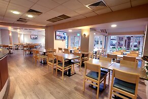 Waterloo Hub Hotel & Suites