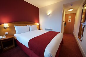 Waterloo Hub Hotel & Suites