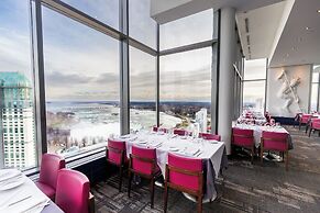 Hilton Niagara Falls/Fallsview Hotel & Suites