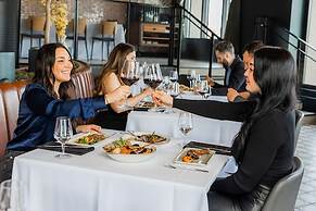 Hilton Niagara Falls/Fallsview Hotel & Suites