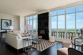 Hilton Niagara Falls/Fallsview Hotel & Suites