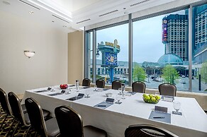 Hilton Niagara Falls/Fallsview Hotel & Suites