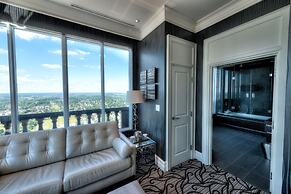 Hilton Niagara Falls/Fallsview Hotel & Suites