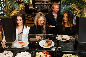 Hilton Niagara Falls/Fallsview Hotel & Suites