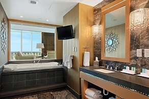 Hilton Niagara Falls/Fallsview Hotel & Suites