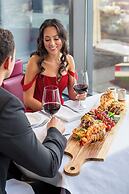 Hilton Niagara Falls/Fallsview Hotel & Suites