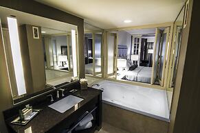 Hilton Niagara Falls/Fallsview Hotel & Suites
