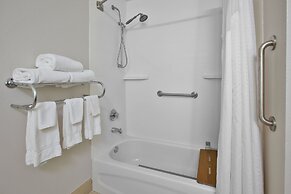 Holiday Inn Express & Suites Milford by IHG