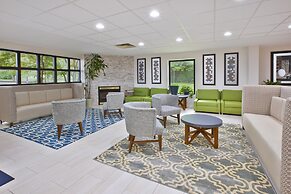 Holiday Inn Express & Suites Milford by IHG