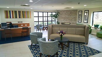 Holiday Inn Express & Suites Milford by IHG