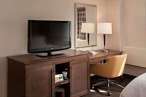 Hampton Inn & Suites Milwaukee Downtown