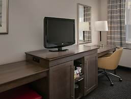 Hampton Inn & Suites Milwaukee Downtown