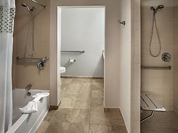 Hampton Inn & Suites Milwaukee Downtown