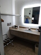 Howard Johnson by Wyndham Holbrook