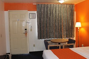 Howard Johnson by Wyndham Holbrook