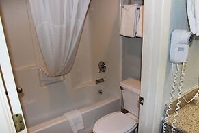 Howard Johnson by Wyndham Holbrook