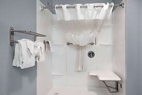 Howard Johnson by Wyndham Holbrook