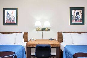 Super 8 by Wyndham Douglas