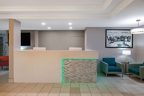 Super 8 by Wyndham Ottawa