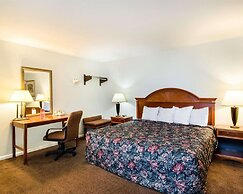 Econo Lodge Inn & Suites