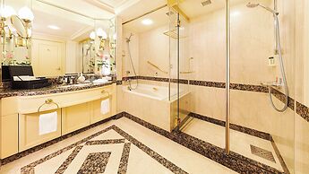 RIHGA Royal Hotel Osaka, Vignette Collection by IHG