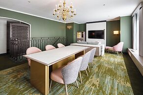 RIHGA Royal Hotel Osaka, Vignette Collection by IHG