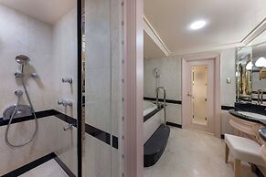 RIHGA Royal Hotel Osaka, Vignette Collection by IHG