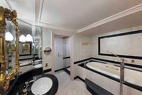 RIHGA Royal Hotel Osaka, Vignette Collection by IHG