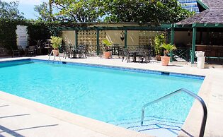 The Courtleigh Hotel and Suites