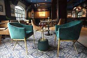 The Courtleigh Hotel and Suites