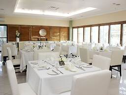 The Courtleigh Hotel and Suites