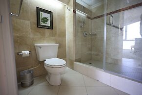 The Courtleigh Hotel and Suites