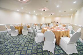 The Courtleigh Hotel and Suites