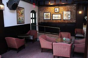 The Courtleigh Hotel and Suites