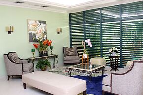 The Courtleigh Hotel and Suites