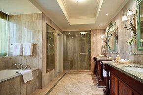 Four Seasons Hotel Cairo at First Residence
