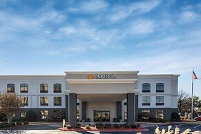 La Quinta Inn & Suites by Wyndham Kennesaw