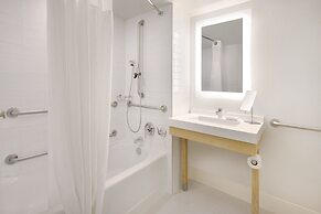 Delta Hotels by Marriott Daytona Beach