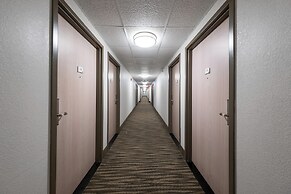 HomeTown Inn by Red Roof East Syracuse