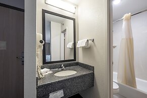 HomeTown Inn by Red Roof East Syracuse