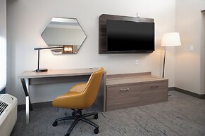 HOLIDAY INN EXPRESS & SUITES INDIANAPOLIS - EAST by IHG