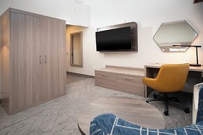 HOLIDAY INN EXPRESS & SUITES INDIANAPOLIS - EAST by IHG