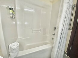 HOLIDAY INN EXPRESS & SUITES INDIANAPOLIS - EAST by IHG