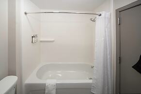 HOLIDAY INN EXPRESS & SUITES INDIANAPOLIS - EAST by IHG