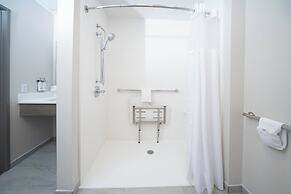 HOLIDAY INN EXPRESS & SUITES INDIANAPOLIS - EAST by IHG