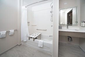 HOLIDAY INN EXPRESS & SUITES INDIANAPOLIS - EAST by IHG